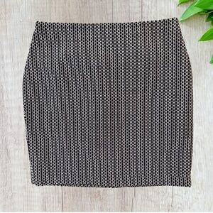 Banana Republic White and Black Pattern Pencil Skirt Size 10